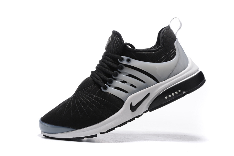 basket nike noir et blanche